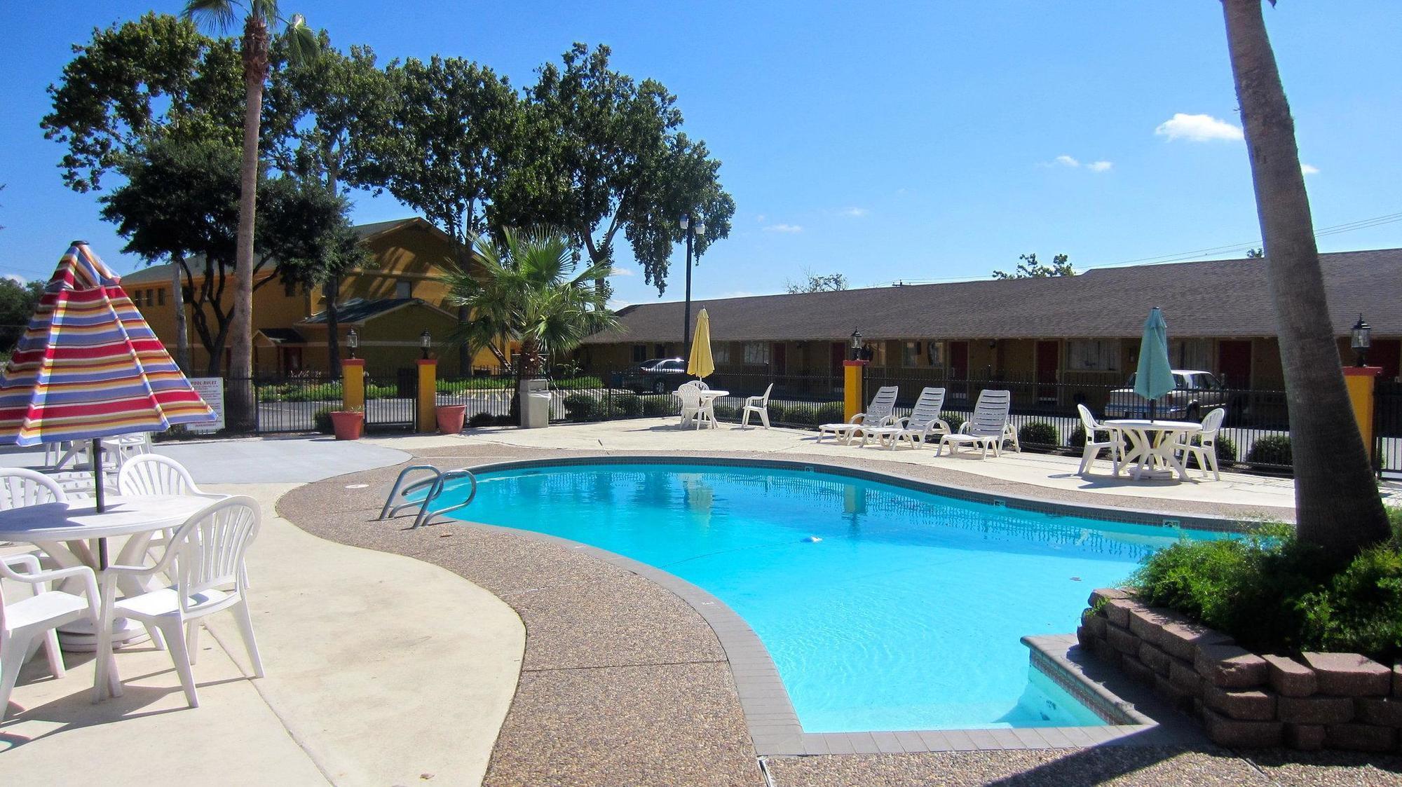 Americas Best Value Inn & Suites Brenham Exteriér fotografie